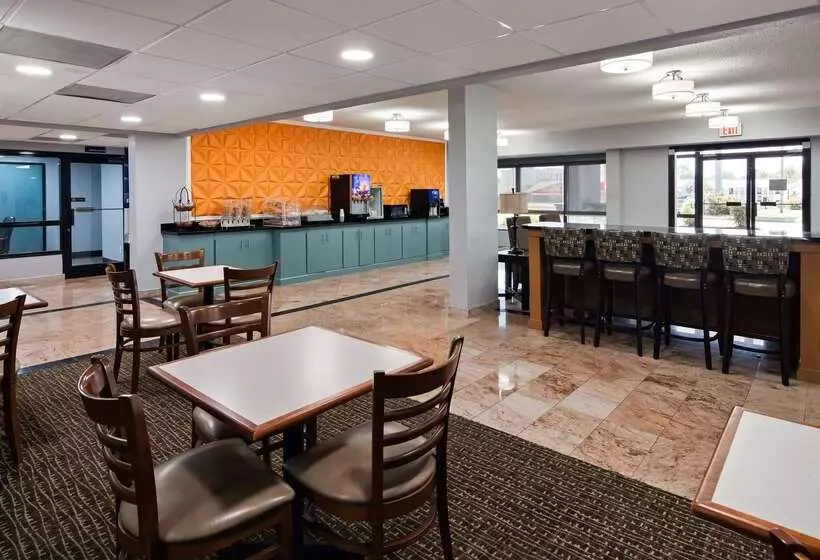 Отель Best Western Emporia