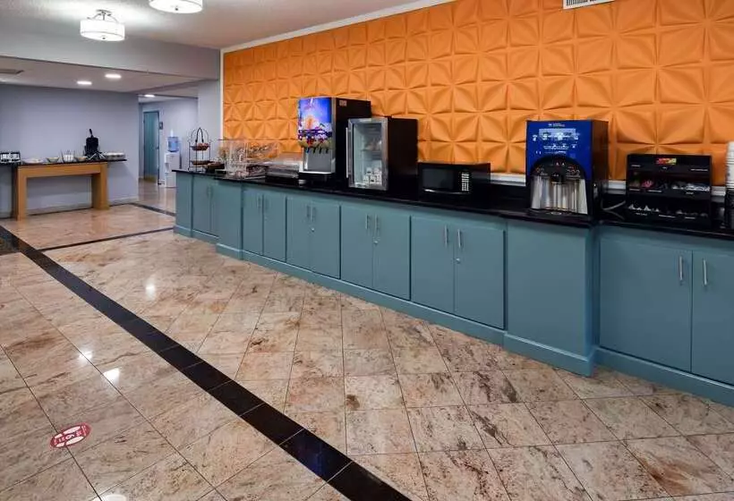 Отель Best Western Emporia