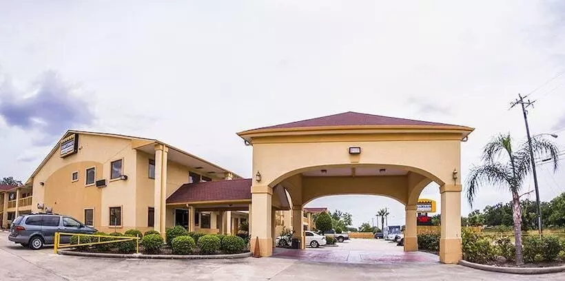 בית מלון כפרי Downtowner Inn And Suites Hobby