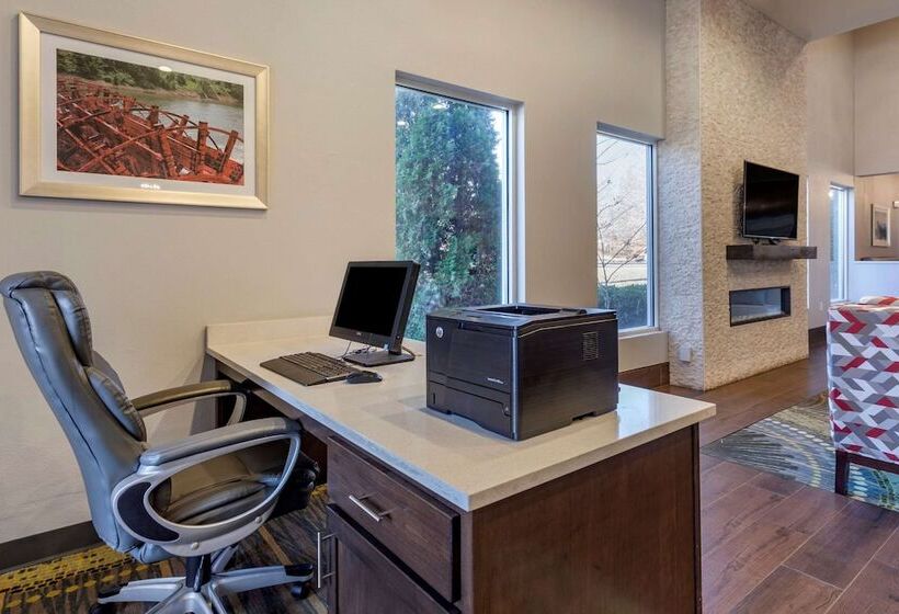 هتل Comfort Suites Nashville Airport   Bna