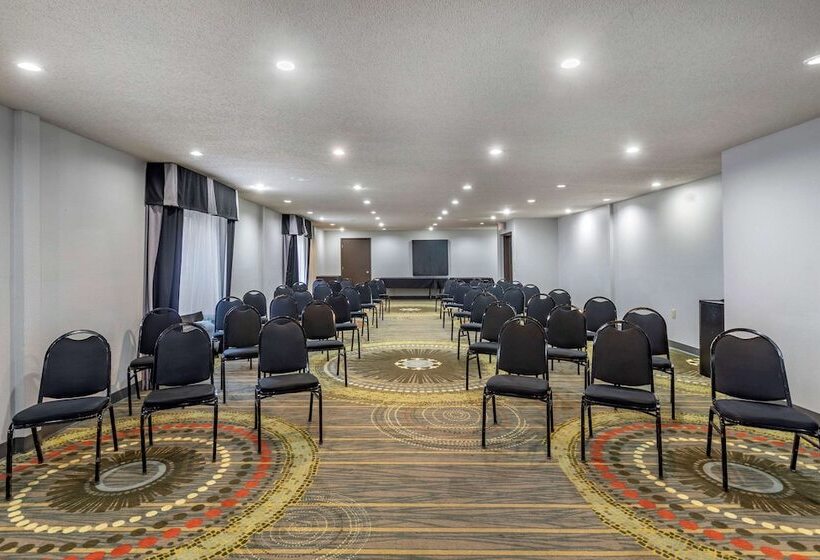 هتل Comfort Suites Nashville Airport   Bna