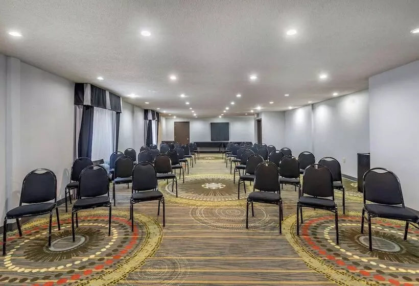 호텔 Comfort Suites Nashville Airport   Bna