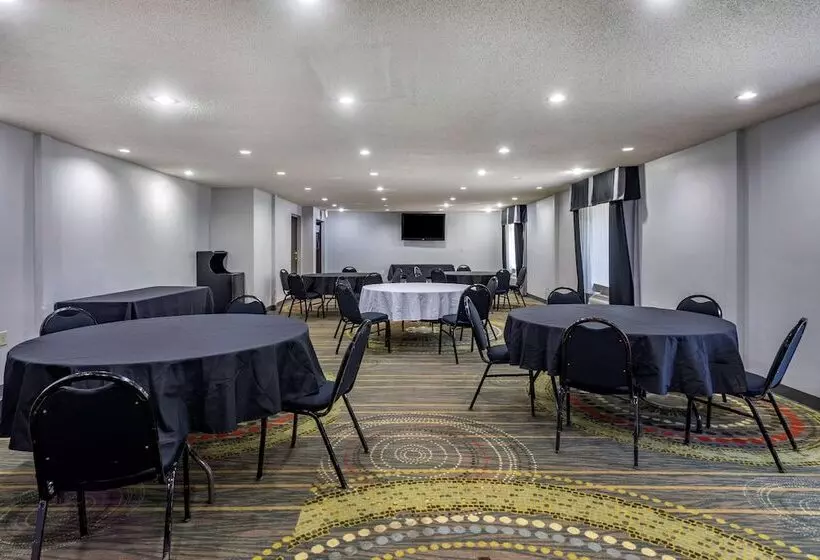 호텔 Comfort Suites Nashville Airport   Bna