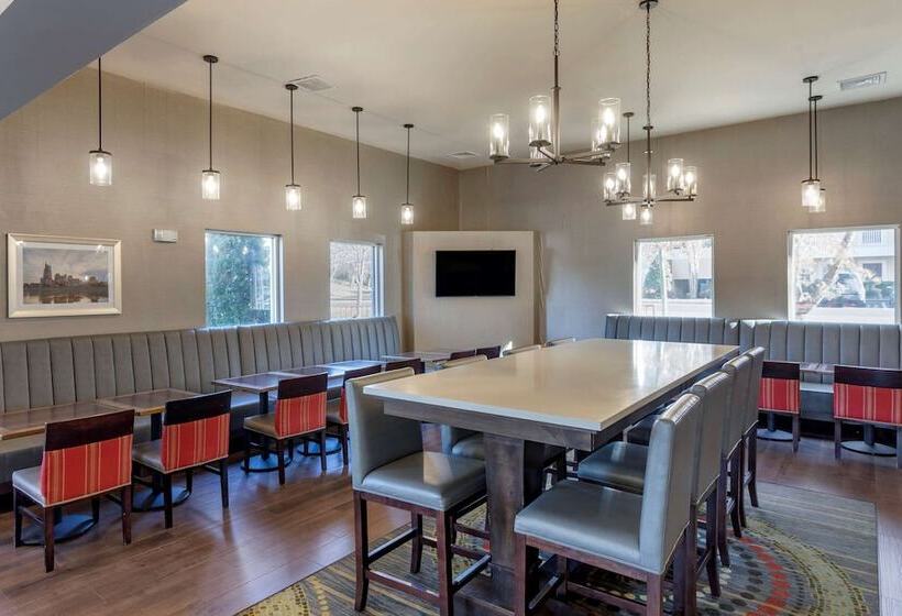 هتل Comfort Suites Nashville Airport   Bna