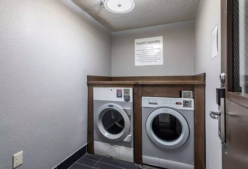 호텔 Comfort Suites Nashville Airport   Bna