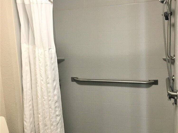 هتل Comfort Suites Nashville Airport   Bna