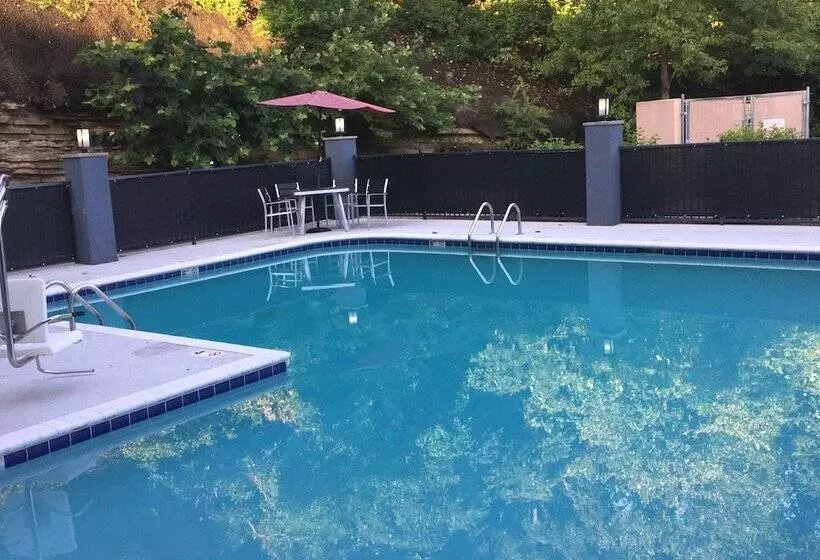 호텔 Comfort Suites Nashville Airport   Bna