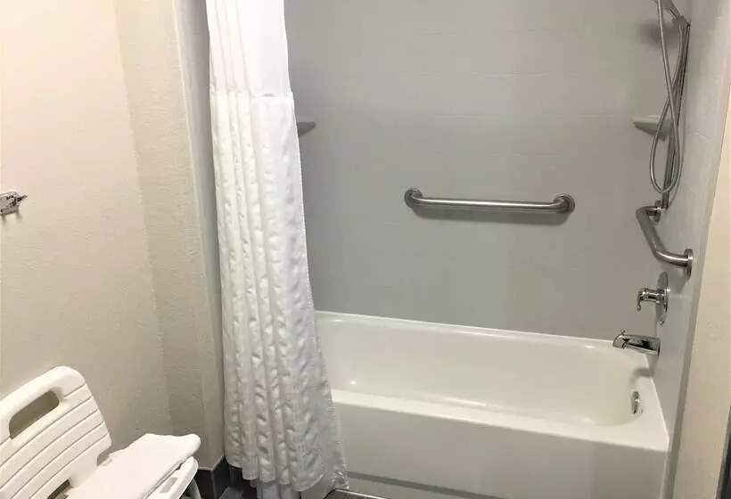 호텔 Comfort Suites Nashville Airport   Bna