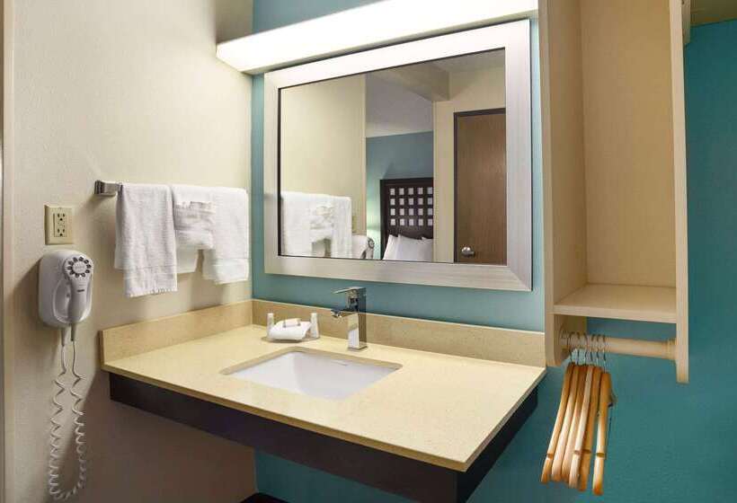 בית מלון כפרי Days Inn By Wyndham Fort Smith