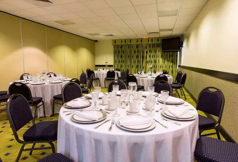 호텔 Ramada By Wyndham Flamingo Water Park