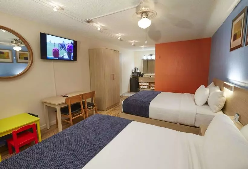 호텔 Ramada By Wyndham Flamingo Water Park