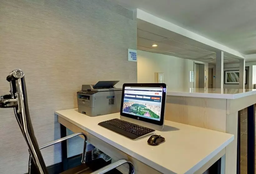 هتل Holiday Inn Express Nashville W I40, An Ihg
