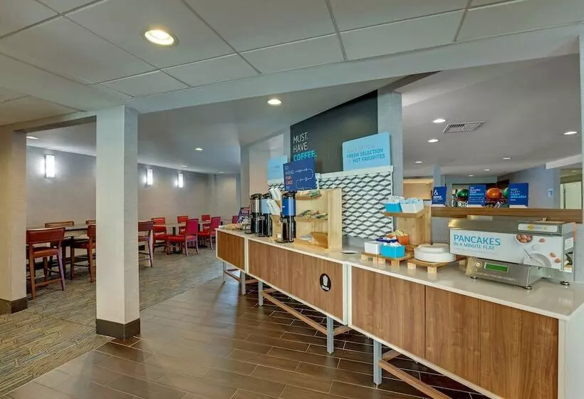 هتل Holiday Inn Express Nashville W I40, An Ihg