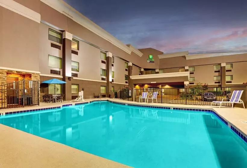 هتل Holiday Inn Express Nashville W I40, An Ihg