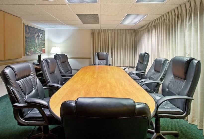 فندق Holiday Inn Express Tucson Airport, An Ihg