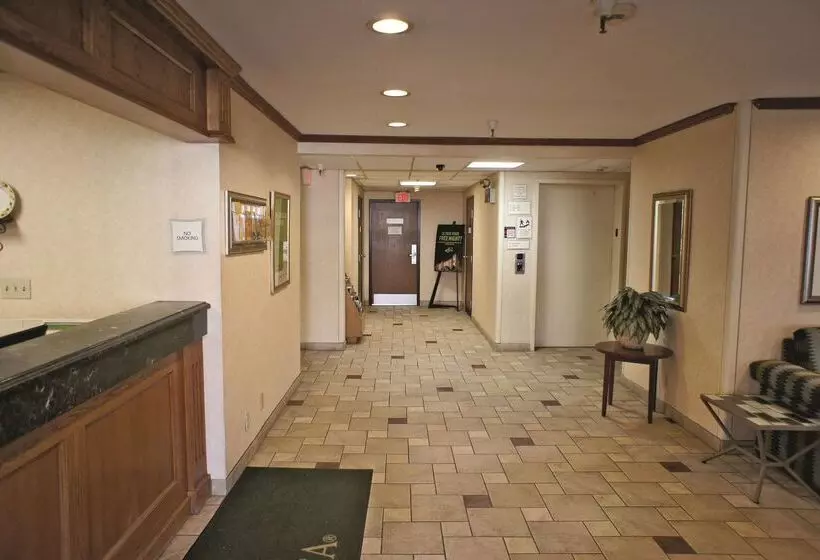 בית מלון כפרי La Quinta Inn By Wyndham Cincinnati North