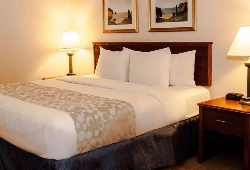 בית מלון כפרי La Quinta Inn By Wyndham Cincinnati North