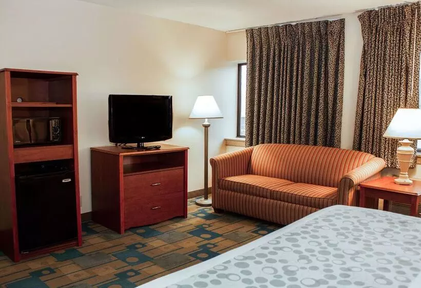 בית מלון כפרי La Quinta Inn By Wyndham Cincinnati North