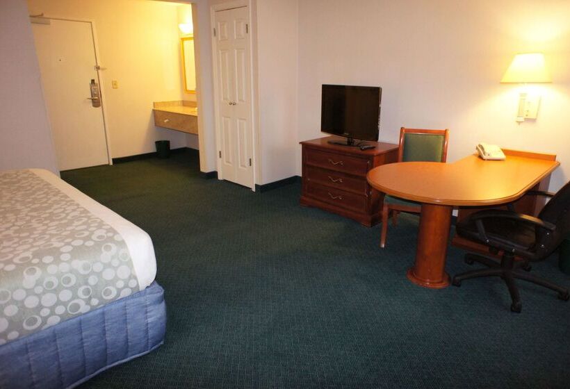 בית מלון כפרי La Quinta Inn By Wyndham Cleveland Independence