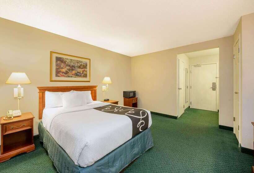 בית מלון כפרי La Quinta Inn By Wyndham Cleveland Independence