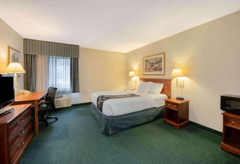 בית מלון כפרי La Quinta Inn By Wyndham Cleveland Independence