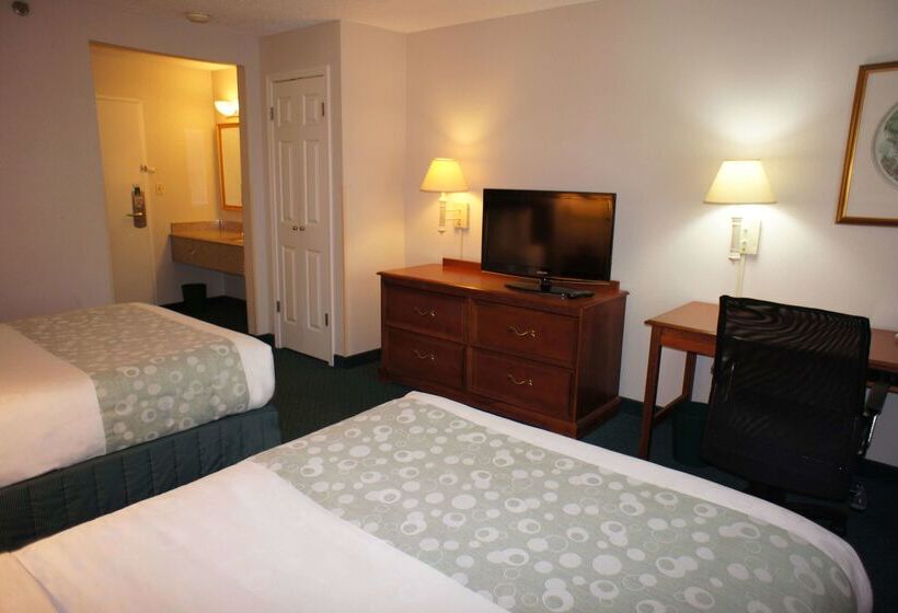 בית מלון כפרי La Quinta Inn By Wyndham Cleveland Independence