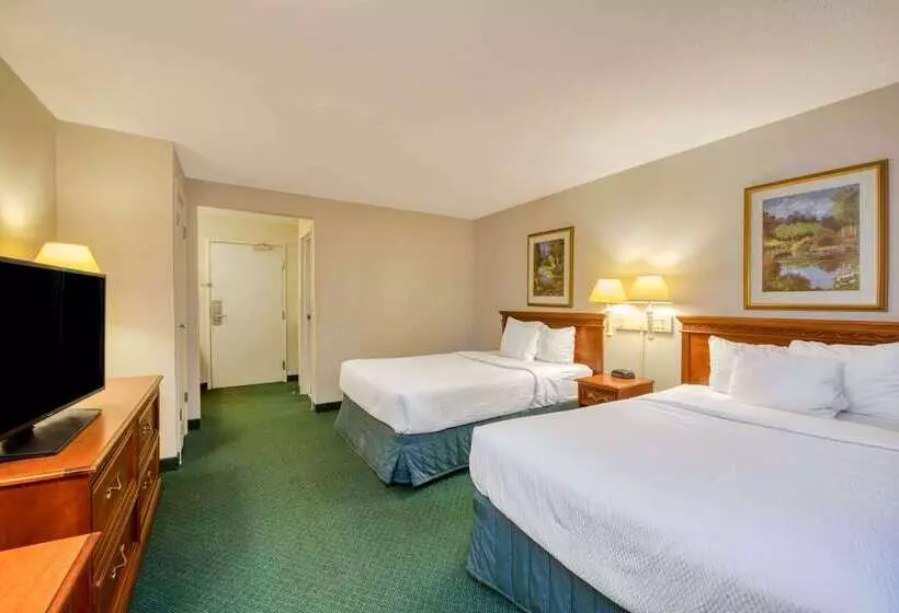 ホテル La Quinta Inn By Wyndham Cleveland Independence