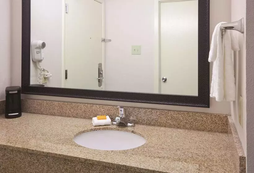 호텔 La Quinta Inn By Wyndham Sheboygan