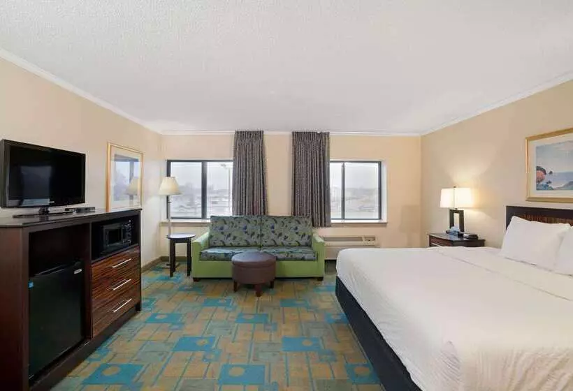 هتل La Quinta By Wyndham Jackson