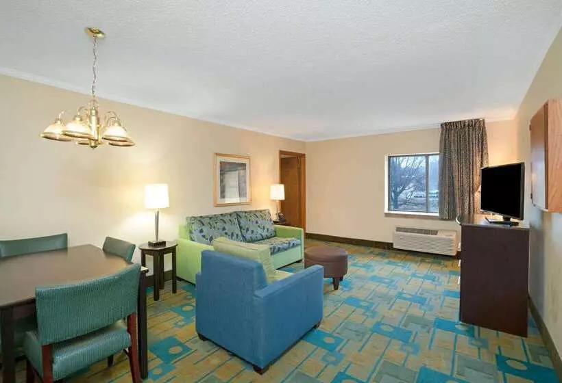 هتل La Quinta By Wyndham Jackson