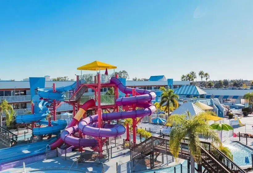 هتل Ramada By Wyndham Flamingo Water Park