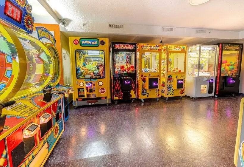 هتل Ramada By Wyndham Flamingo Water Park