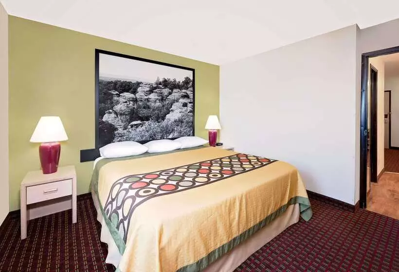 בית מלון כפרי Super 8 By Wyndham Metropolis