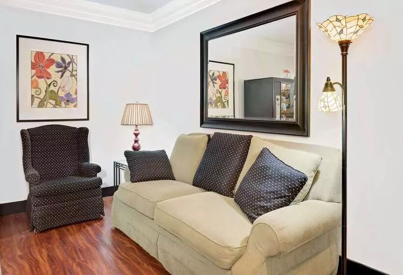 בית מלון כפרי Super 8 By Wyndham Metropolis