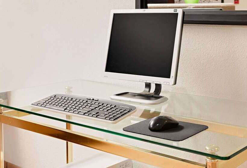 בית מלון כפרי Super 8 By Wyndham Metropolis