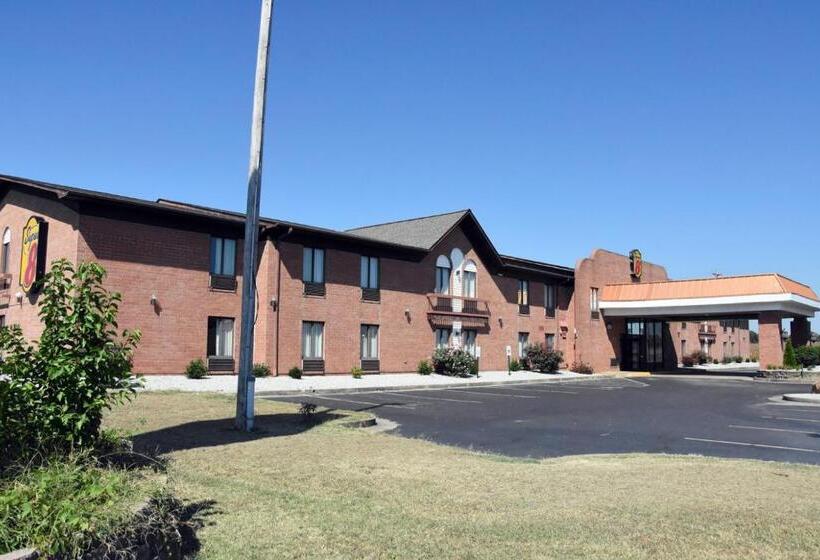 בית מלון כפרי Super 8 By Wyndham Metropolis