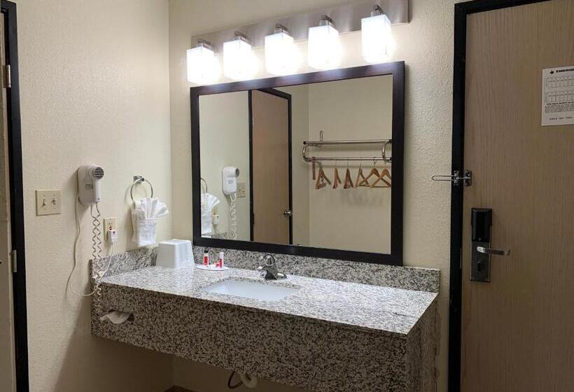 בית מלון כפרי Super 8 By Wyndham Metropolis