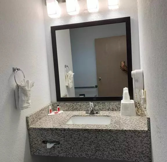 בית מלון כפרי Super 8 By Wyndham Metropolis