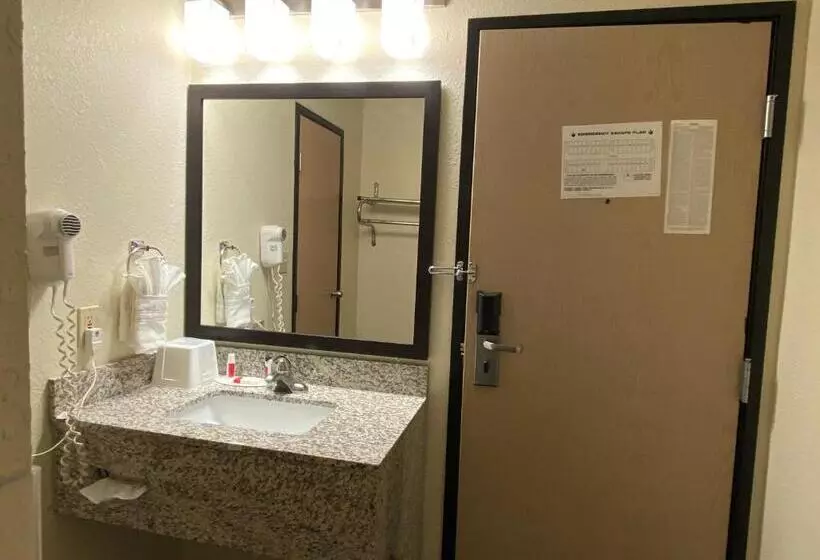 בית מלון כפרי Super 8 By Wyndham Metropolis