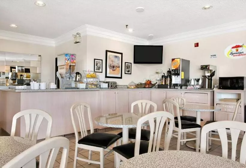 בית מלון כפרי Super 8 By Wyndham Metropolis