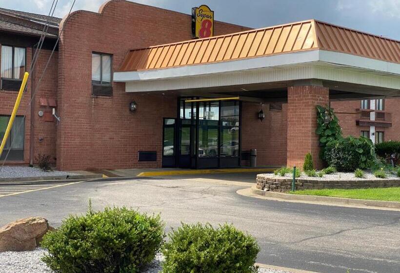 בית מלון כפרי Super 8 By Wyndham Metropolis