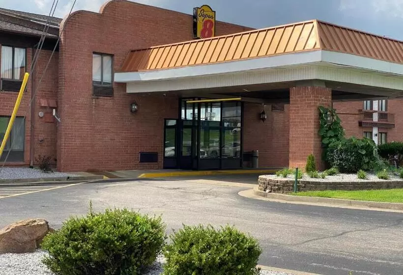 בית מלון כפרי Super 8 By Wyndham Metropolis