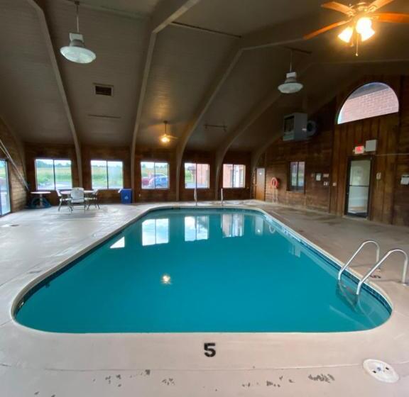 בית מלון כפרי Super 8 By Wyndham Metropolis