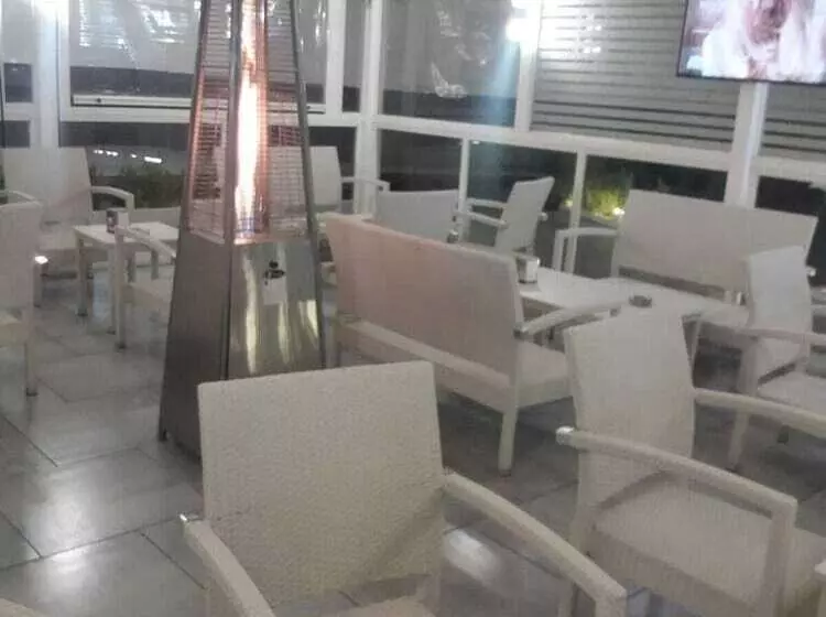 Aamiaismajoitus (B&B) B And B Living