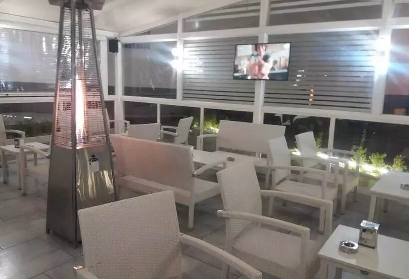 Aamiaismajoitus (B&B) B And B Living