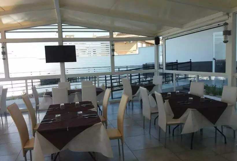 Aamiaismajoitus (B&B) B And B Living