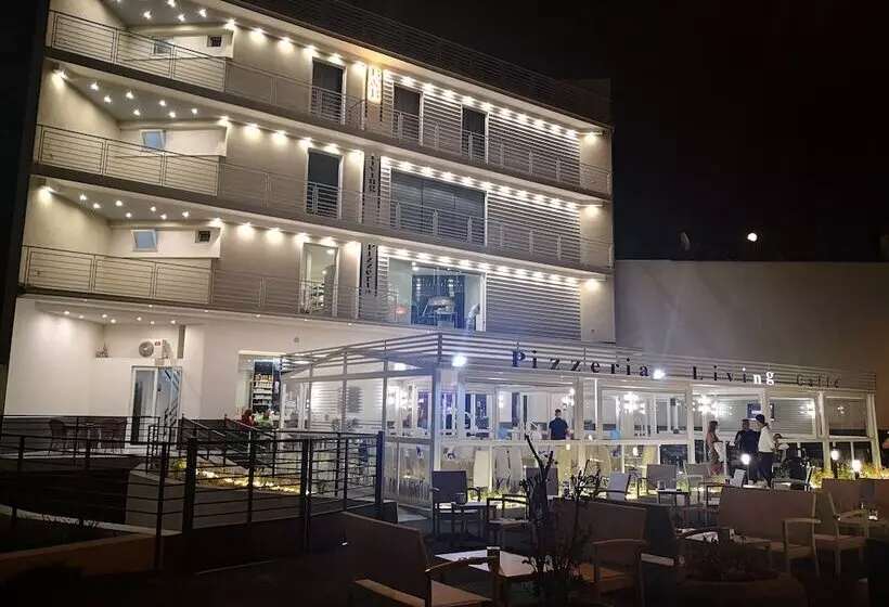 Aamiaismajoitus (B&B) B And B Living