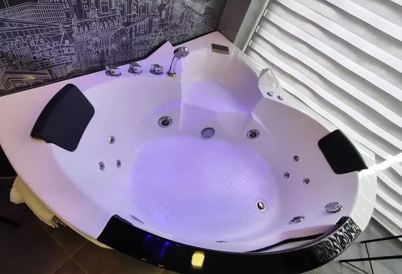 Aamiaismajoitus (B&B) B And B Living