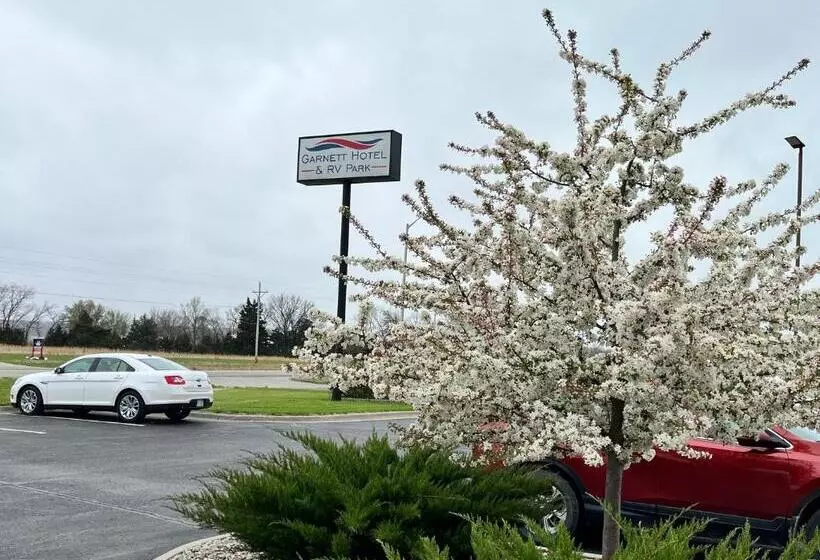 Garnett Hotel & Rv Park