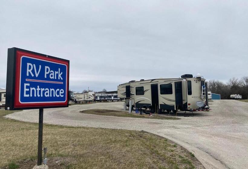 Garnett Hotel & Rv Park